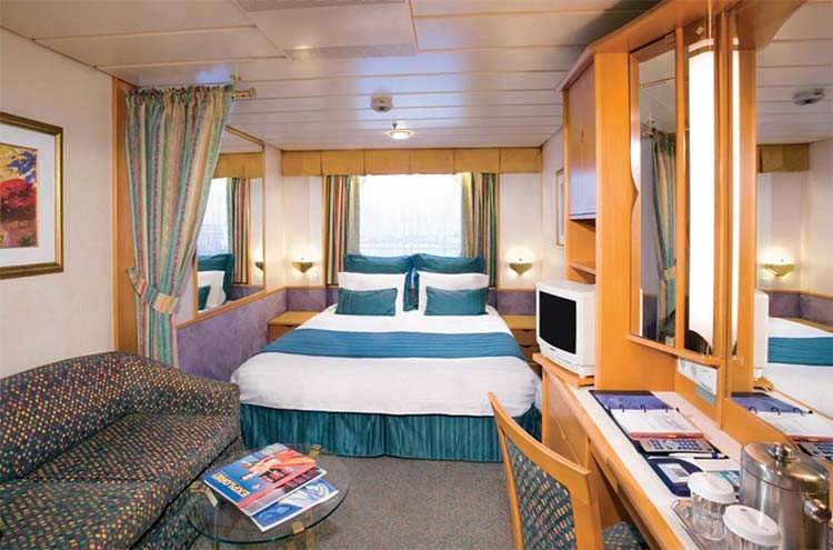 Ship Enchantment Of The Seas 264 00 M Long Can Accommodate Up To